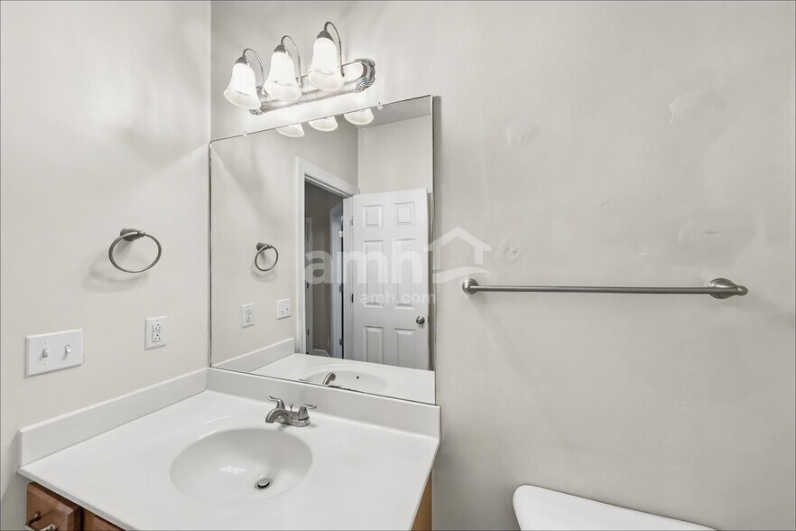 Building Photo - 3006 Stow Xing