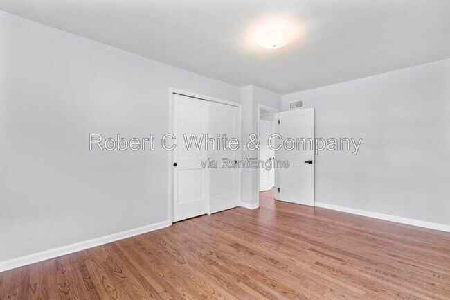 Building Photo - 851 Ward Ln