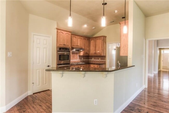 Building Photo - Spacious 3 Bed- 2 Bath in the Exclusive Private Riverwood Addition- SW Fort Worth- 76116