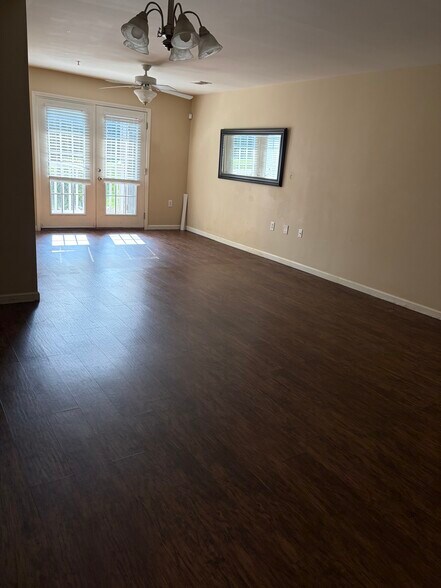 Building Photo - 7102 W Friendly Ave