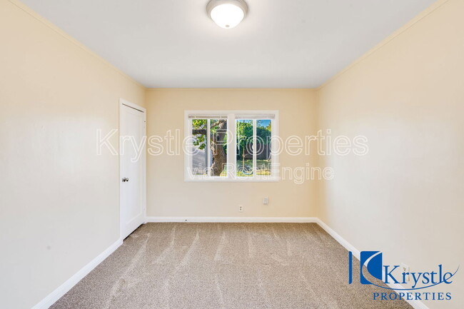 Building Photo - 218 Steffan St