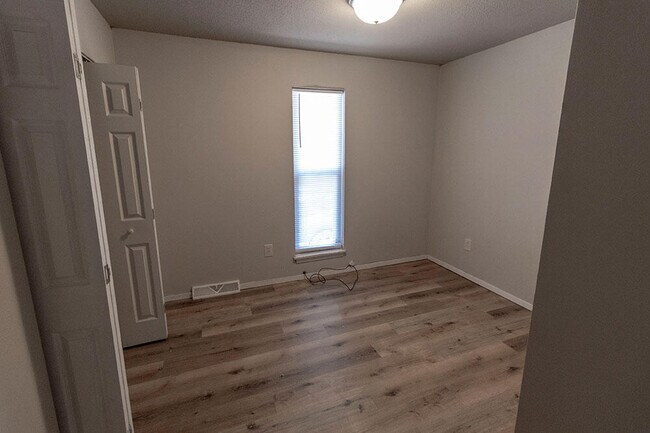 Building Photo - 216 Wheaton Ct