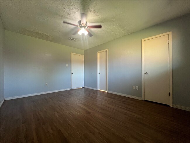 Building Photo - 2406 Ridge Hollow Dr