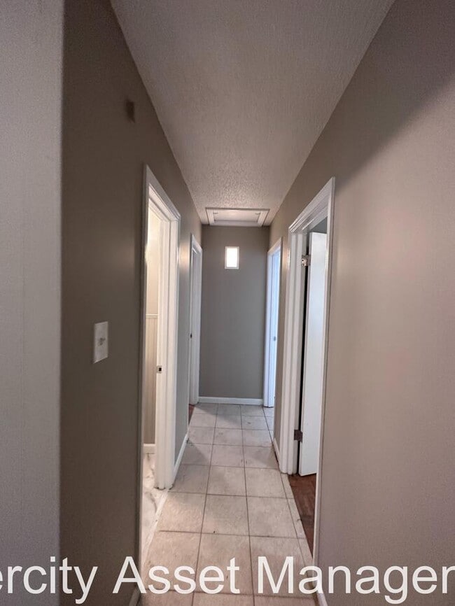 Building Photo - 4180 Kerwin Dr