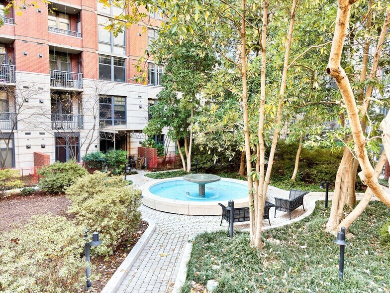 Building Photo - 1021 N Garfield St