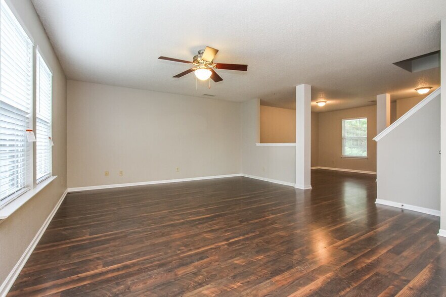 Building Photo - 5692 N Jefferson Dr