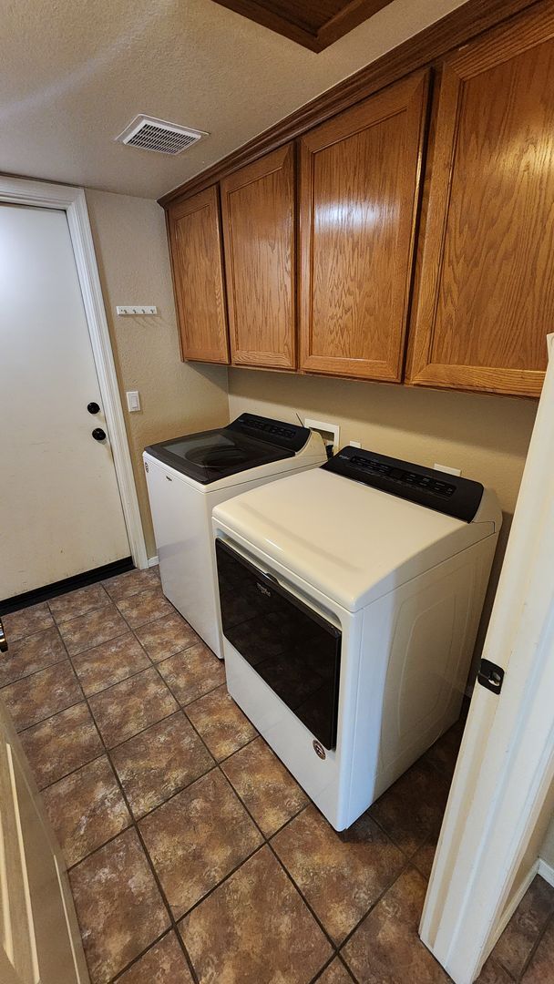 Building Photo - 3 Bedroom + Office Home in the Vineyards Community Near W Germann Rd and S Dobson Rd!