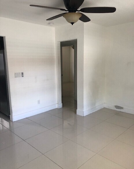 Building Photo - 516 S 11th St