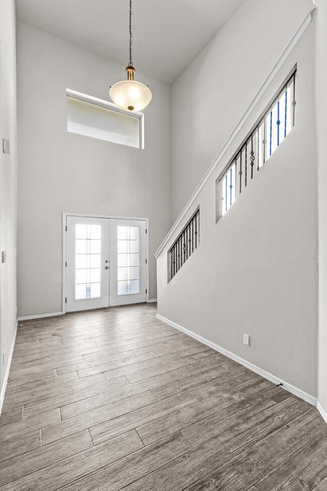 Building Photo - 12352 Stansbury Dr