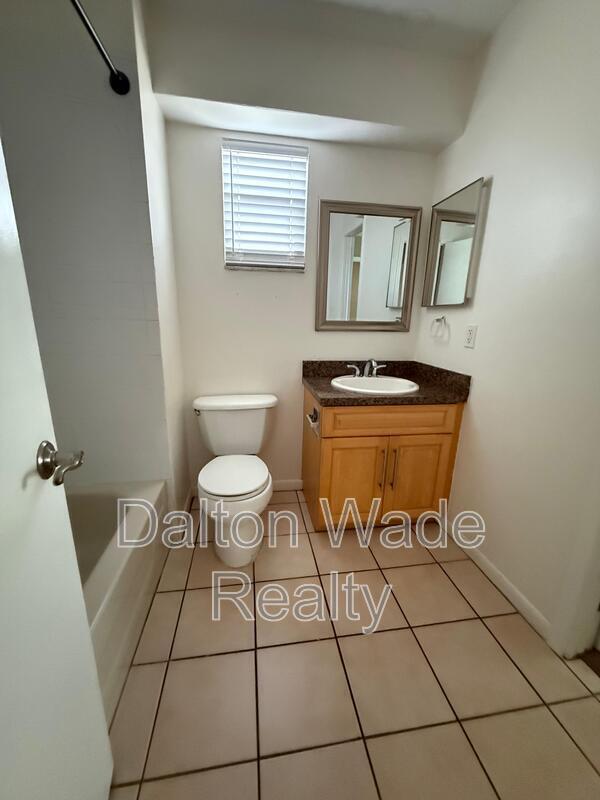 Building Photo - 2040 Sunset Grove Ln