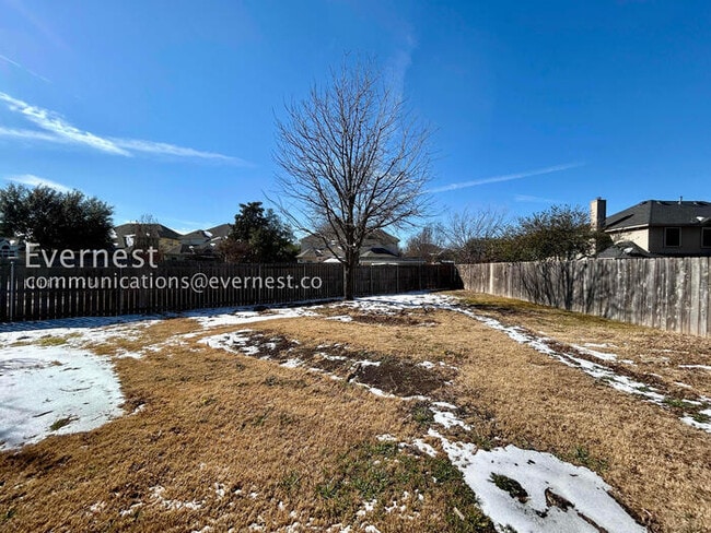 Building Photo - 5 Bed/3.5 Bath Home with Fenced Yard & Garage / Pet-Friendly / Vouchers Accepted