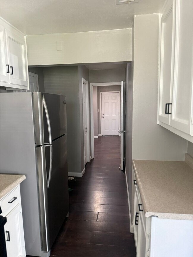 Building Photo - 1/2 off 1st Months Rent!!!!