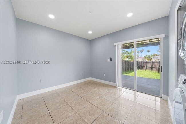 Building Photo - 902 SW 8th Pl