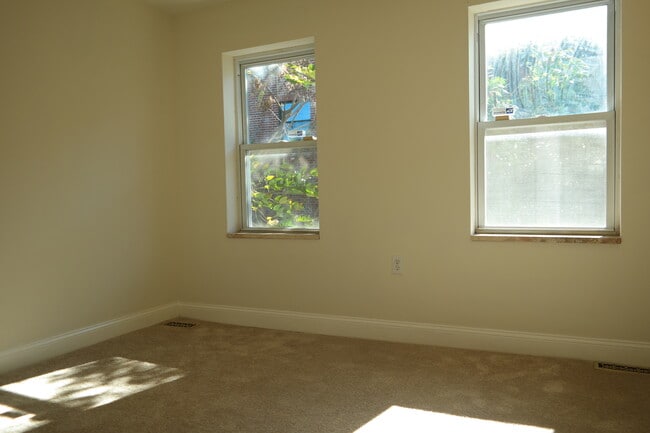 Building Photo - Charming 2 Bedroom/1 Bathroom Townhome in Washington Village, MD!