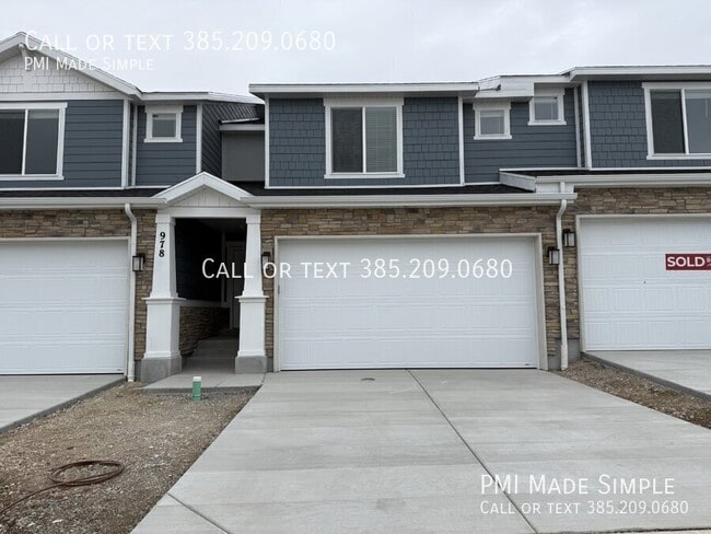Primary Photo - 978 W Broadleaf Dr