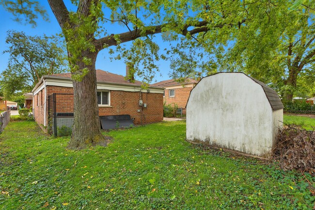 Building Photo - 14616 Kimbark Ave