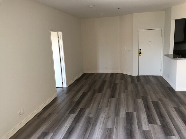 Building Photo - 1200 Mansfield N Ave