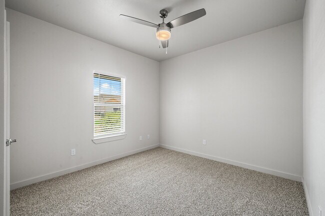 Building Photo - MOVE IN SPECIAL: $500 move in bonus provided at move in  Gorgeous Duplex in Frenship East!