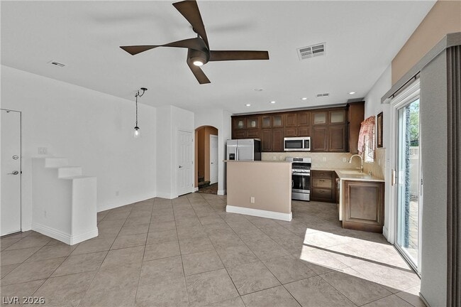 Building Photo - 1110 Tropical Star Ln