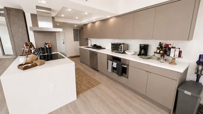 Building Photo - 1121 Crandon Blvd