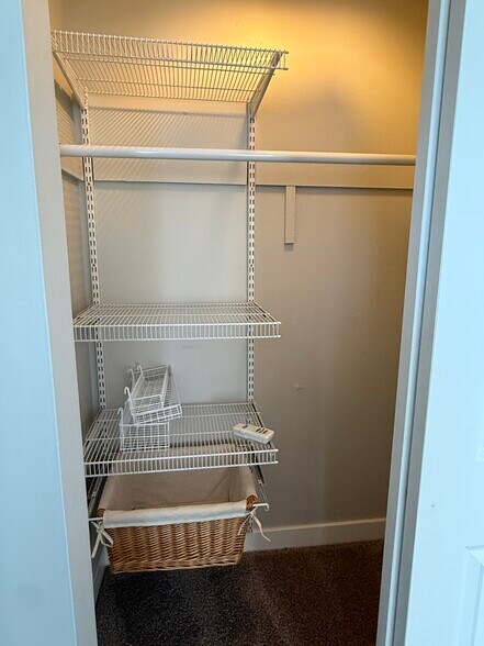 Building Photo - 740 Ridge Rd