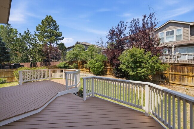 Building Photo - Spectacular Stonegate Living! Gorgeous 3-Bed Corner Finished Basement, Wet Bar, and Custom Marble...