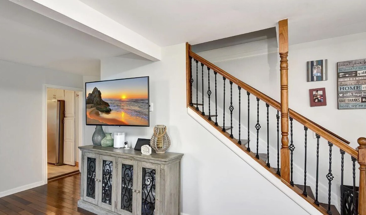 Building Photo - 239 Shoreland Cir