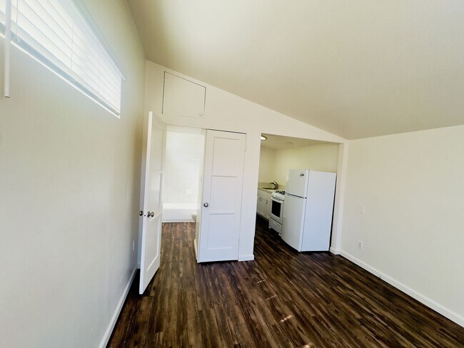 Building Photo - Reynard Way