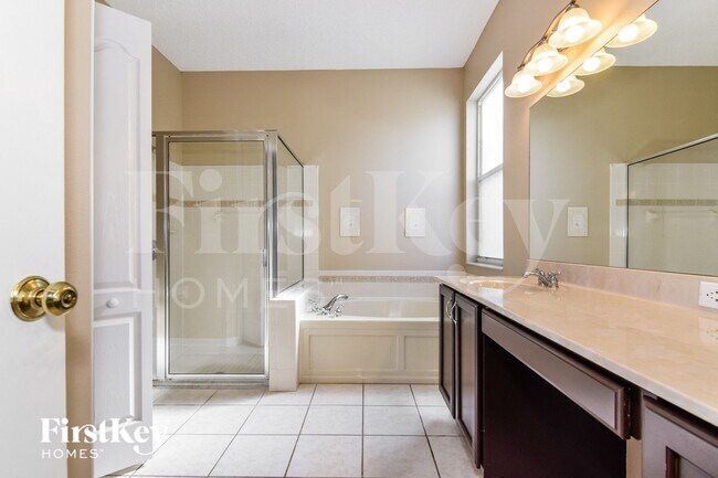 Building Photo - 10424 Beneva Dr