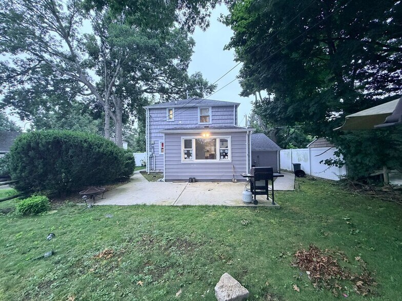 Building Photo - 10 Dunstan Dr