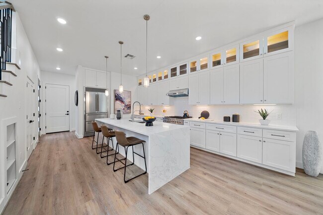 Building Photo - 406 E 33rd St