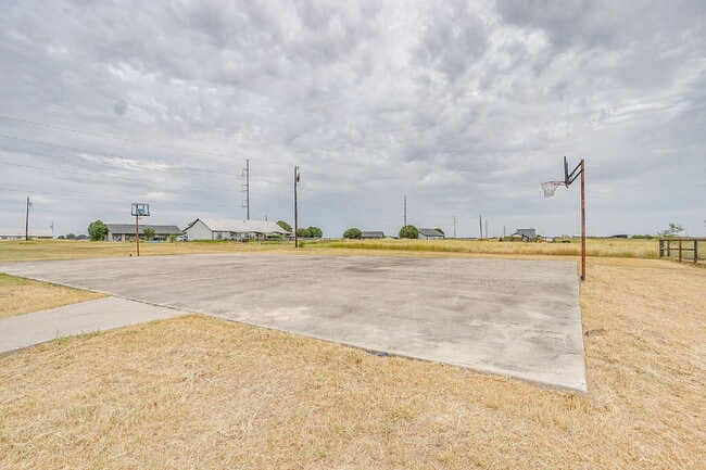 Building Photo - Updated Duplex in Weatherford