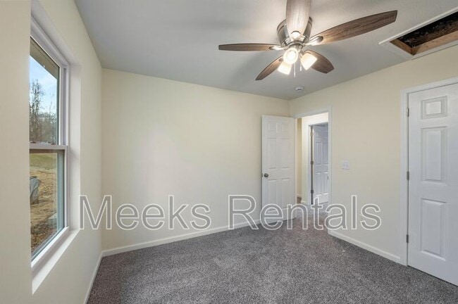 Building Photo - 15 Cottage Ln