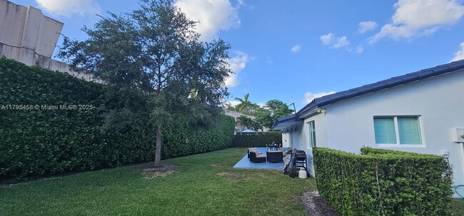 Building Photo - 10900 SW 107th Ave