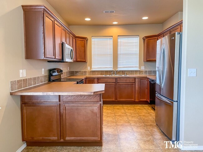 Building Photo - Gorgeous Ranch on Huge Lot!