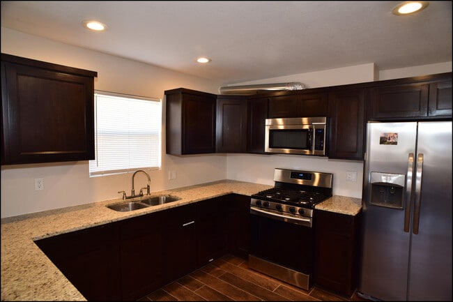 Building Photo - 7229 Canyon Run Dr