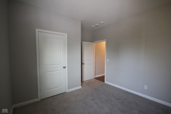 Building Photo - 10911 N Longbranch St