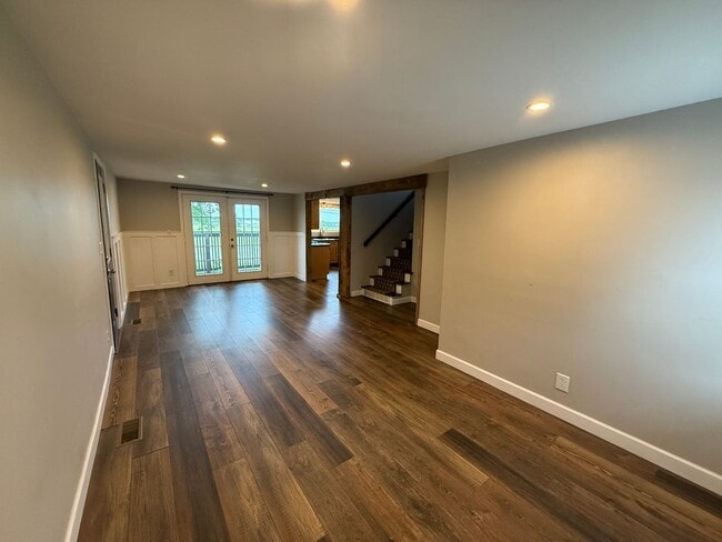 Building Photo - Charming Cape Cod Near Airport with Modern...