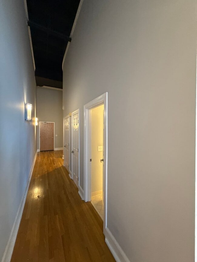 Building Photo - The Ivey's