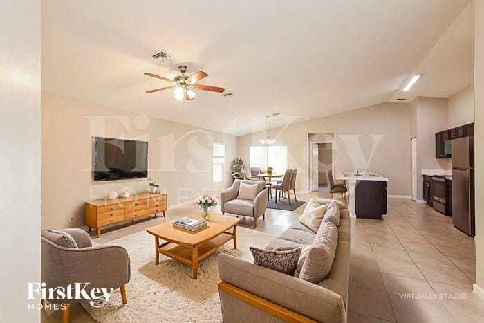 Building Photo - 3611 SW San Benito St