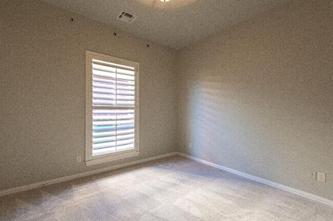 Building Photo - 16912 Rugosa Rose Dr
