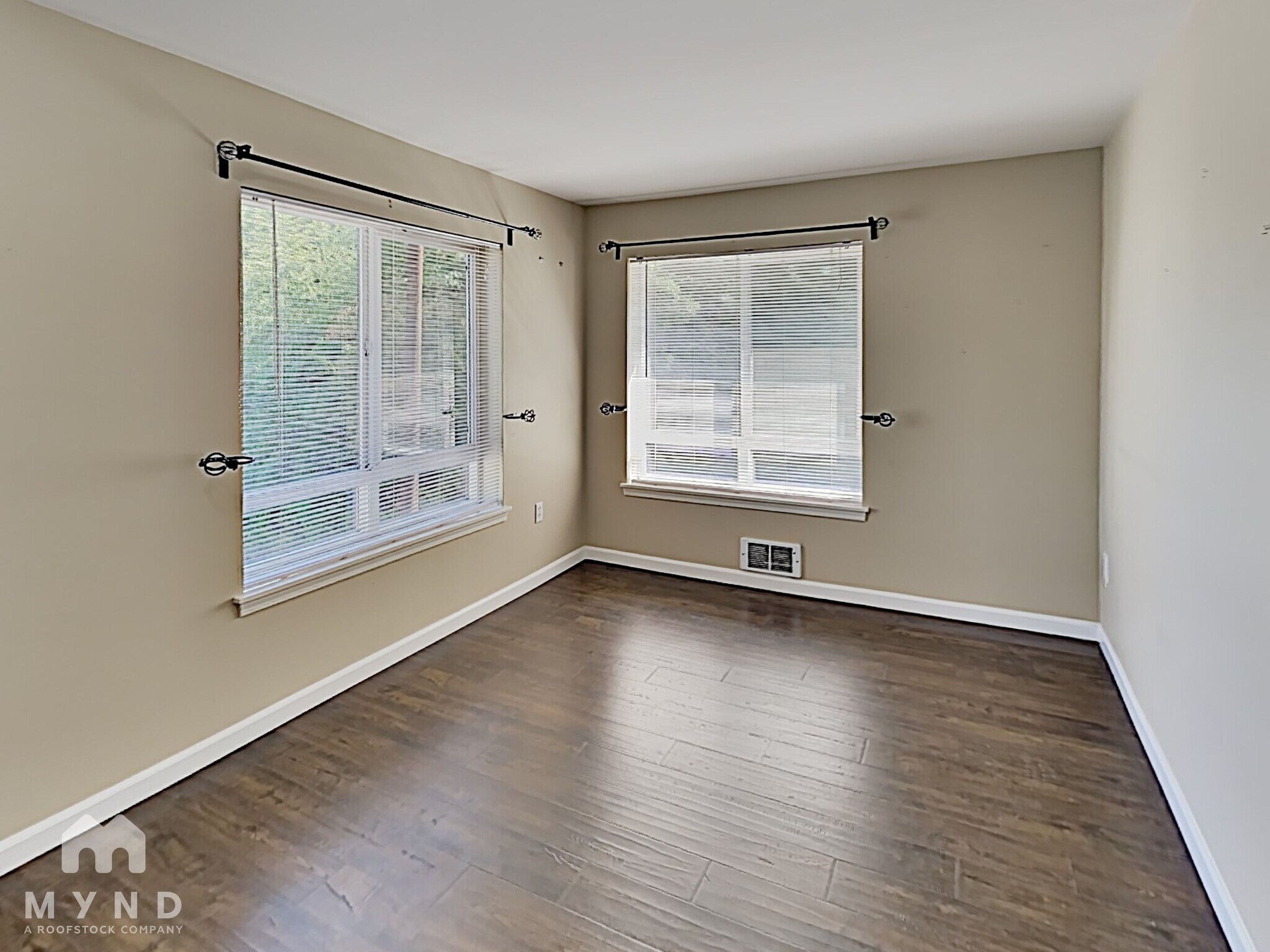 Building Photo - 2530 15th Ave W