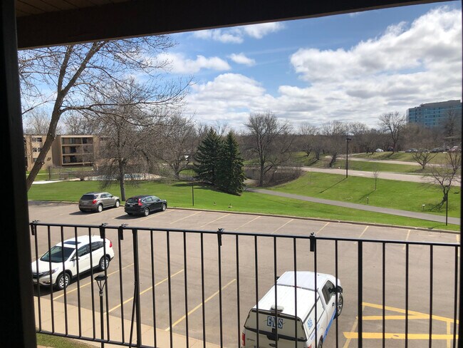 Building Photo - 5697 Green Circle Dr