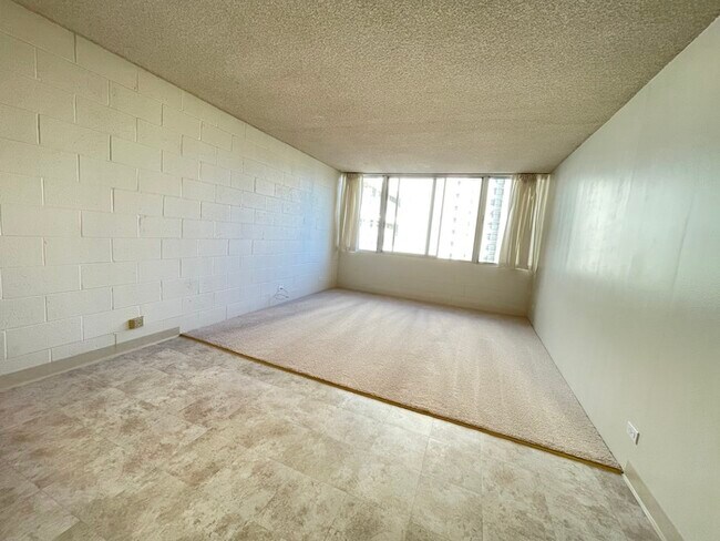 Building Photo - LIKINI WEST studio, pkg, sec, pool