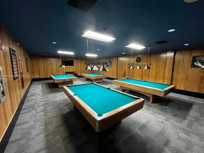 Building Photo - 16200 Golf Club Rd