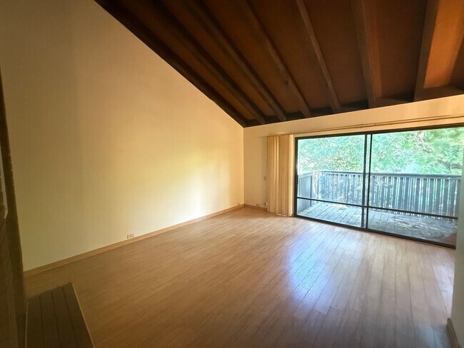 Building Photo - 1 bed 1 bath available in the Arden area of Sacramento!