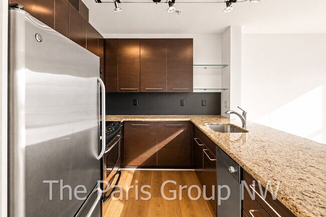 Building Photo - 1 MO FREE - Fab CapHill Condo * Ideal Location! Tons of Amenities! Fresh Paint & New Flooring! Ne...