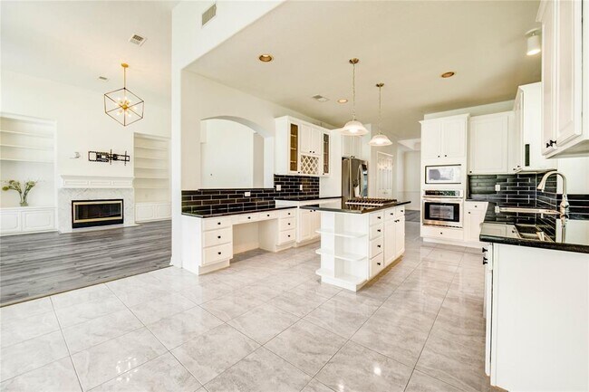Building Photo - 8803 Memorial Creek Dr