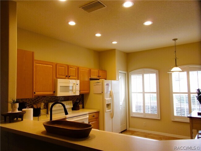 Building Photo - 877 W Silver Meadow Loop