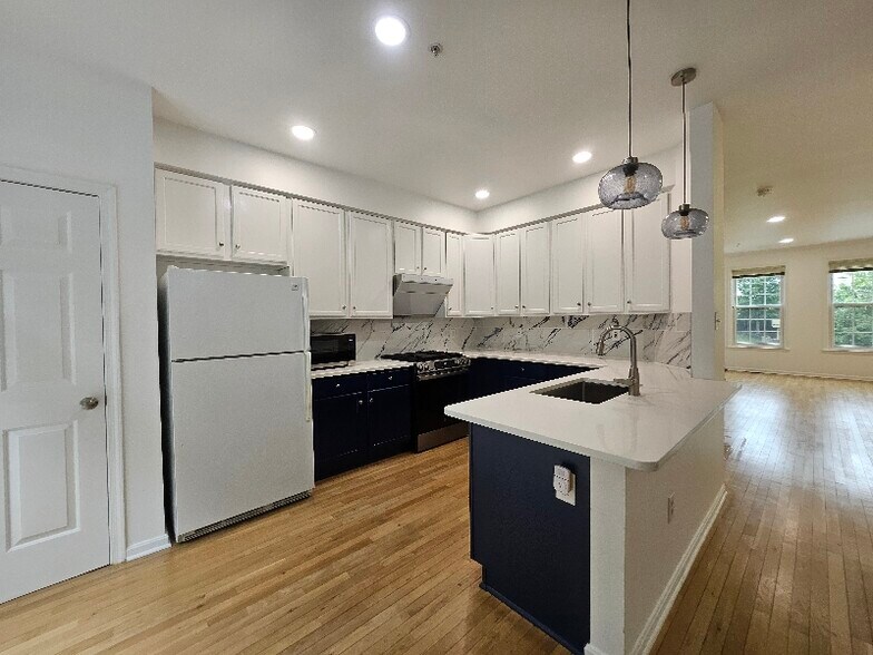 Building Photo - 113 Longpoint Way